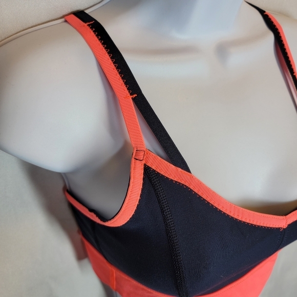 Lululemon Flip Your Dog Bra - Picture 6 of 12